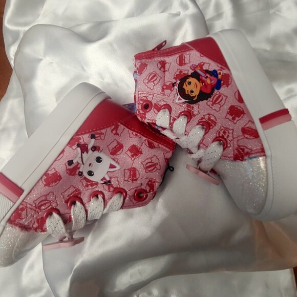 Gabby’s Dollhouse ~ Sz 6 Kids  ~ High Top Sneakers ~ NWT - Picture 3 of 6